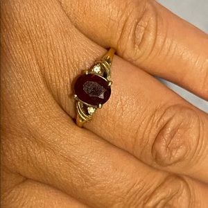 Vintage 18K Gold garnet ring